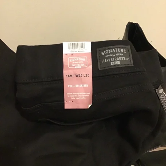 NWT, LEVI WOMEN JEANS, SIZE 14M, LEVI’S STRAUSS GOLD , tummy panel, soft - Picture 2 of 3